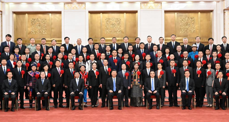 Си Цзиньпин встретился с участниками совещания по вопросам рассмотрения жалоб населения