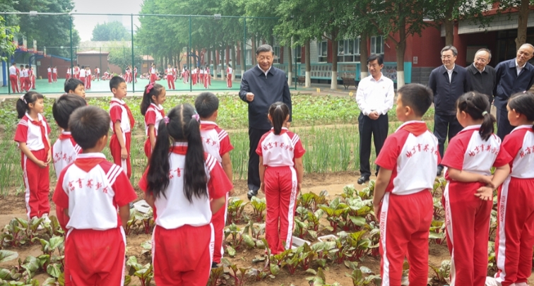 Си Цзиньпин посетил одну из школ в Пекине в преддверии Международного дня защиты детей 
