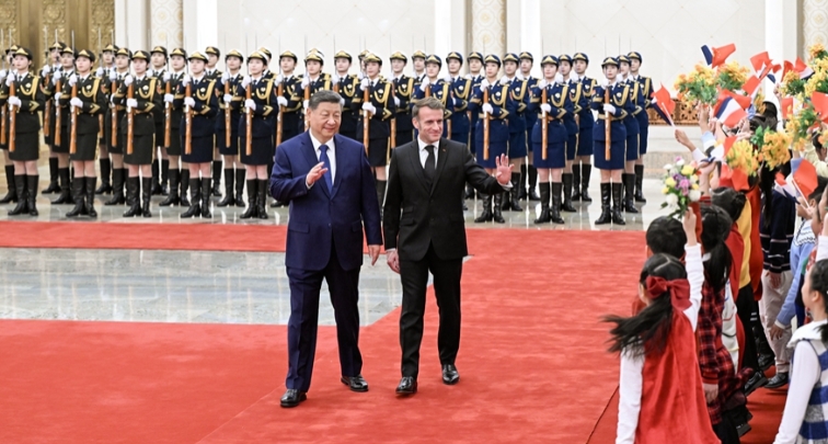 Си Цзиньпин провел переговоры с президентом Франции