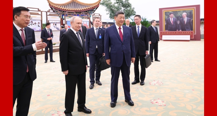 Си Цзиньпин и Владимир Путин посетили фотовыставку, посвященную китайско-российской дружбе